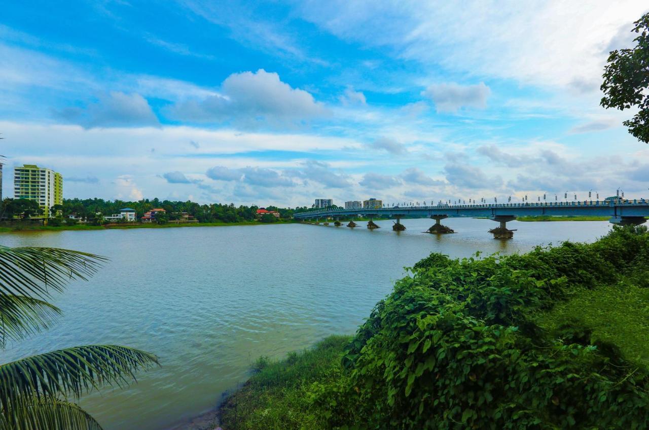 Отель Once Upon The River, Aluva - Near Cochin International Airport Коччи Экстерьер фото